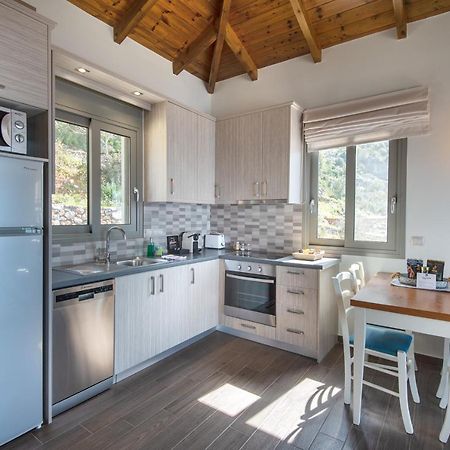 Bay View Guesthouses Kalamata Exterior photo